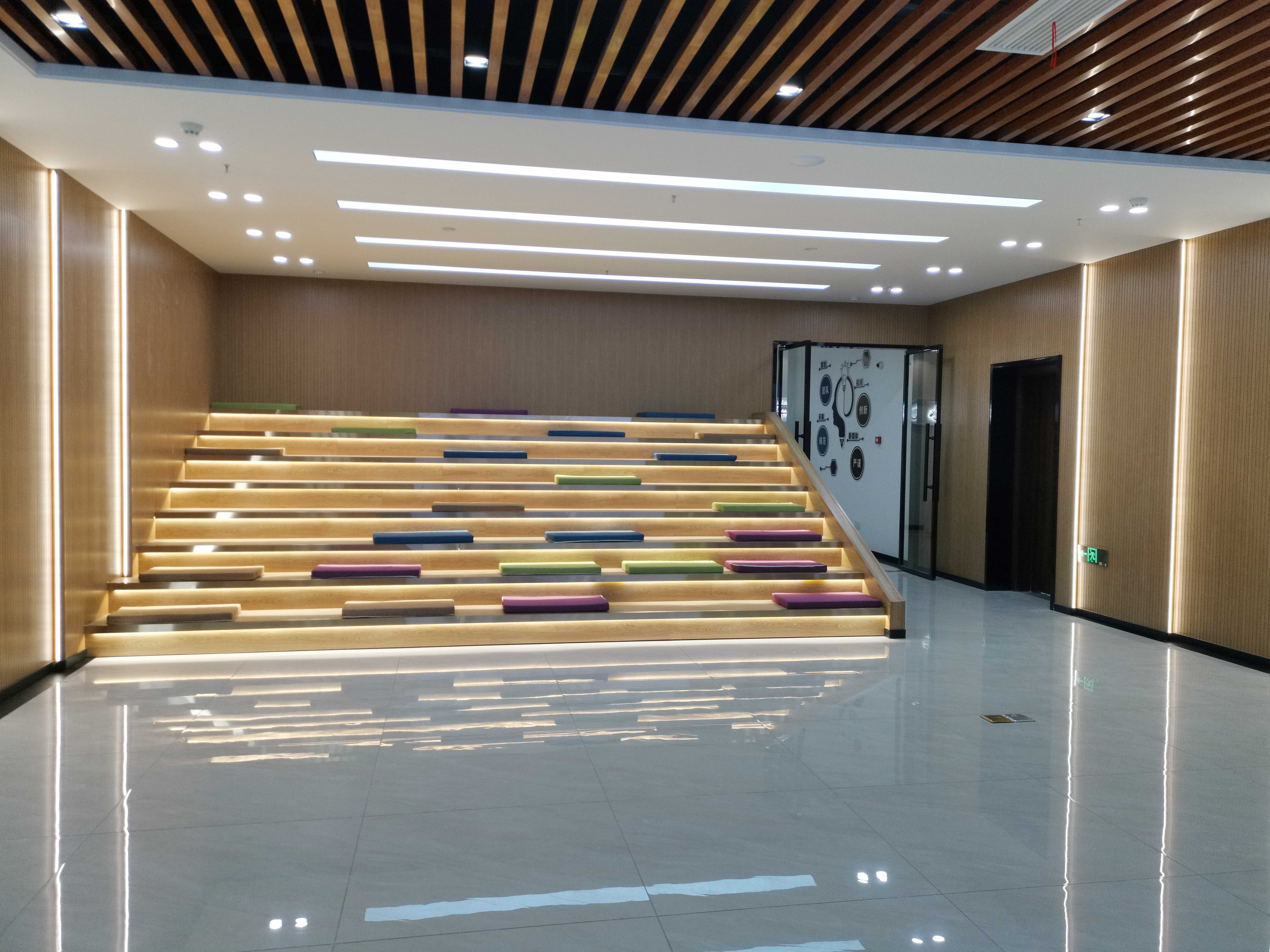 安徽半山裝飾，引領(lǐng)辦公樓裝修設(shè)計(jì)新潮流(圖2)