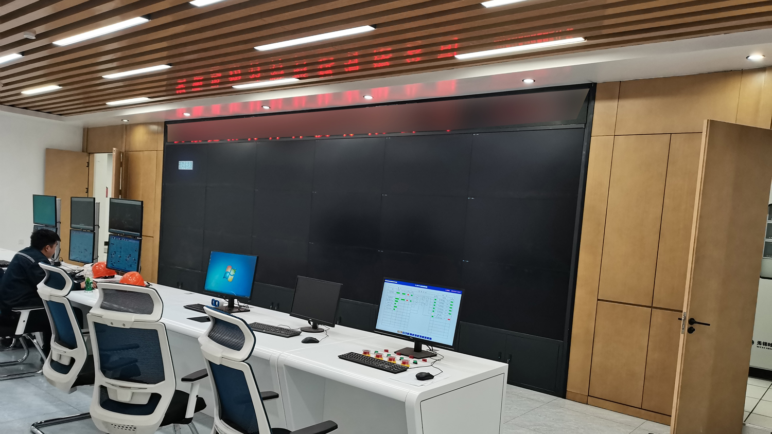 阜陽潁上覓拓500平方中控辦公室裝修案例(圖1) 微信圖片_20240320114626 副本.jpg