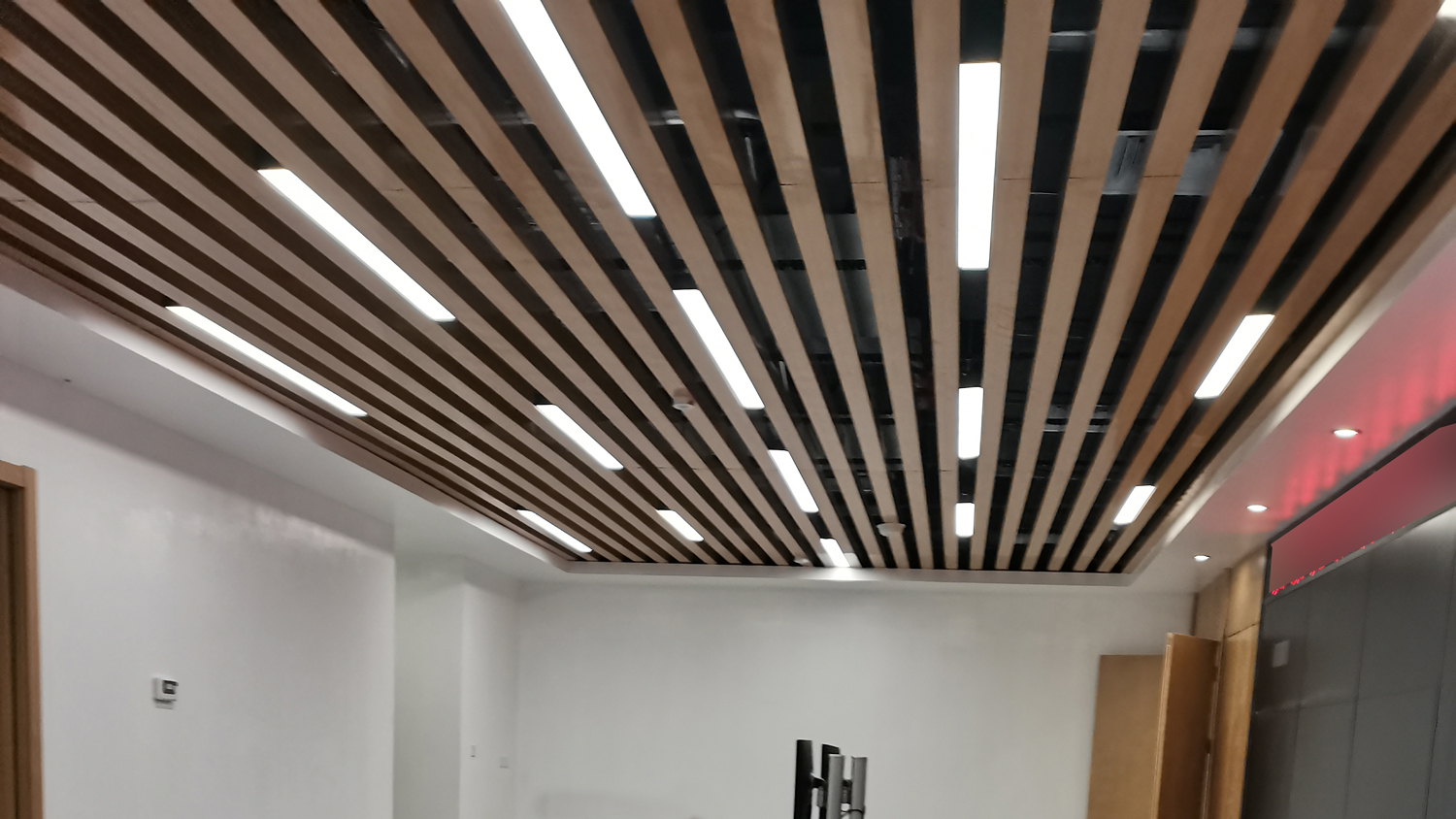 阜陽潁上覓拓500平方中控辦公室裝修案例(圖3) 微信圖片_20240320114913 副本.jpg