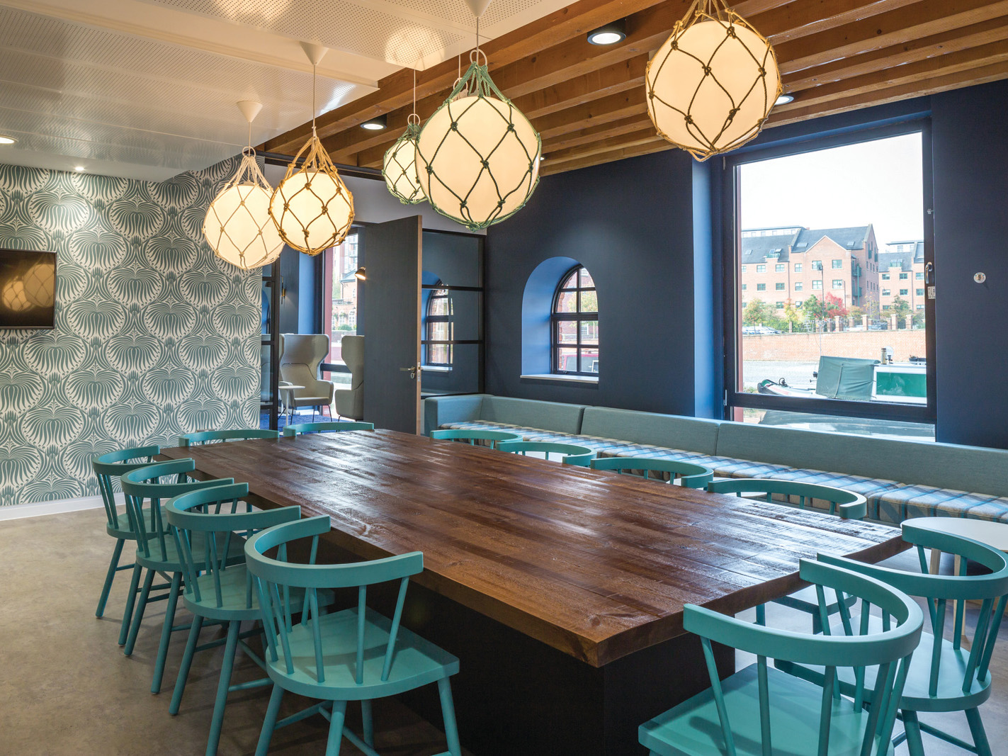 合肥政務(wù)區(qū)1800平方創(chuàng)意辦公室裝修設(shè)計(jì)項(xiàng)目案例分析(圖4) 會(huì)議室.jpg