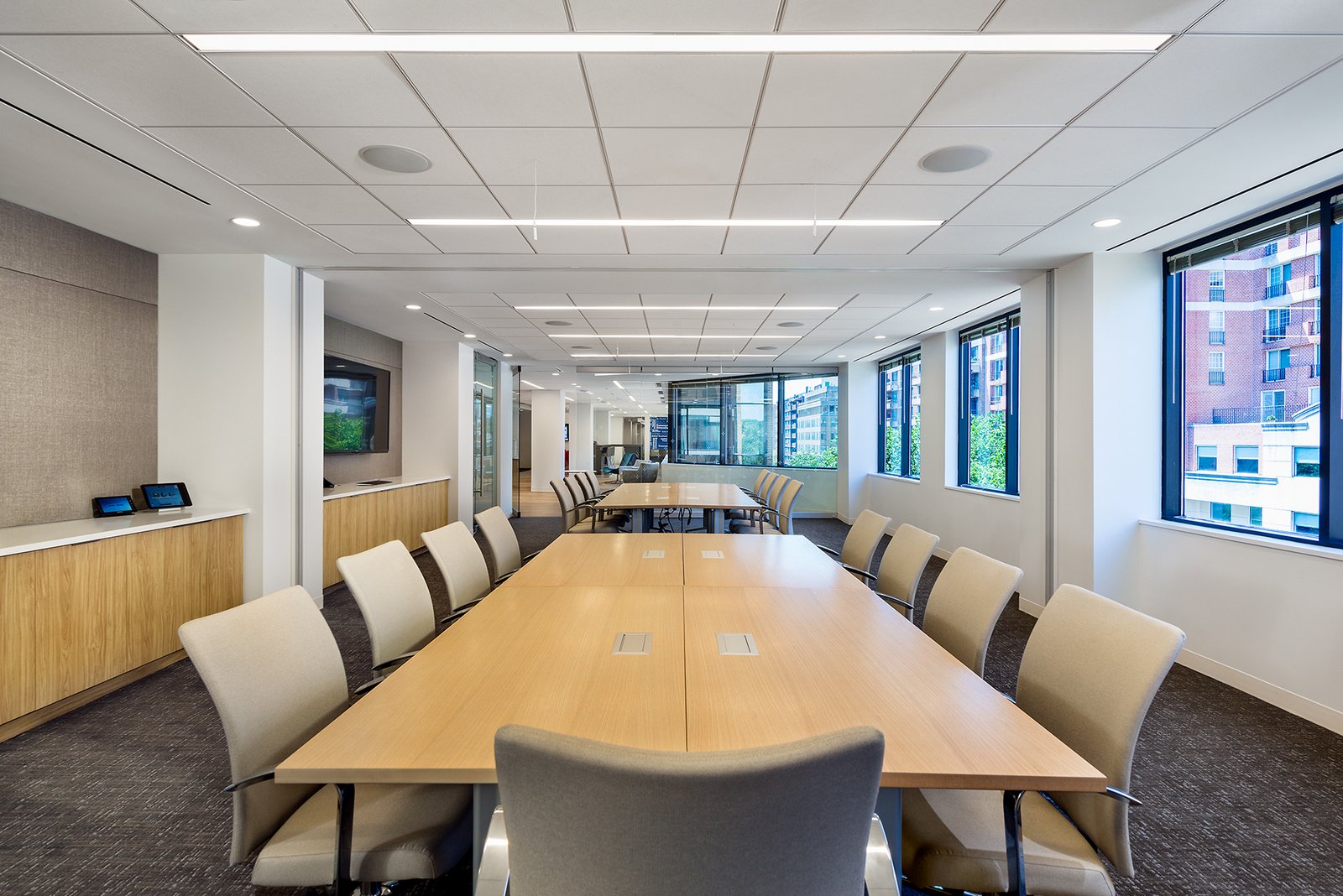 淮北2000㎡簡約辦公室裝修設(shè)計項目案例分析(圖3) 國外辦公 (5).jpg